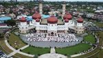 Khusyuk, Intip Pelaksanaan Salat Idul Adha di JIS-Tugu Khatulistiwa
