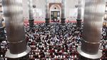 Khusyuk, Intip Pelaksanaan Salat Idul Adha di JIS-Tugu Khatulistiwa
