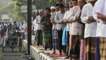 Khusyuk, Intip Pelaksanaan Salat Idul Adha di JIS-Tugu Khatulistiwa