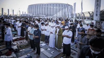 Khusyuk, Intip Pelaksanaan Salat Idul Adha di JIS-Tugu Khatulistiwa