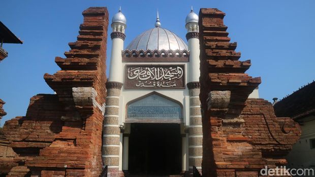 Kompleks Masjid, Menara, dan Makam Sunan Kudus, Kamis (7/7/2022).