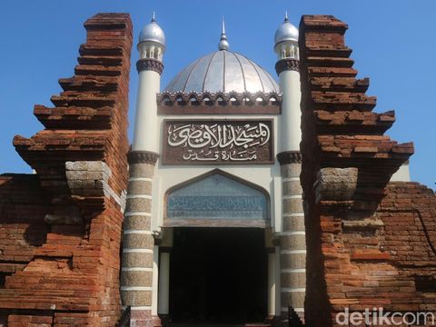 Kompleks Masjid, Menara, dan Makam Sunan Kudus, Kamis (7/7/2022).