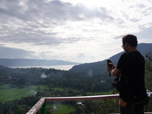 Bukit Sirikki nan Sakral Ini Punya Pemandangan Danau Toba nan Indah
