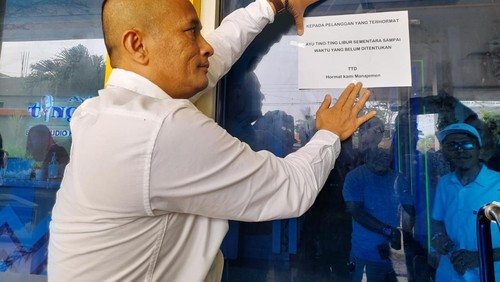 Penyegelan karaoke Ayu Ting Ting di Kota Bengkulu (foto: istimewa)