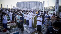 Sebagai informasi, Pemerintah Provinsi DKI Jakarta melaksanakan Shalat Idul Adha sesuai dengan yang ditetapkan oleh pemerintah.
