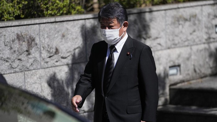 Potret Terkini Rumah Shinzo Abe yang Ramai Didatangi Warga Kediaman mantan PM Jepang Shinzo Abe di Tokyo ramai didatangi warga. Mereka datang untuk sampaikan belasungkawa dan beri penghormatan terakhir kepada Abe.