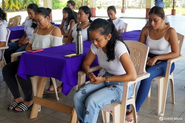 Setelah terpilih 15 kontestan terbaik, Putri Jawa Suriname akan menggelar malam final pada 30 Juli. Dalam foto-foto yang diunggah, para finalis telah melakukan berbagai persiapan untuk tampil prima di babak pemilihan.Foto: Facebook Putri Jawa Suriname