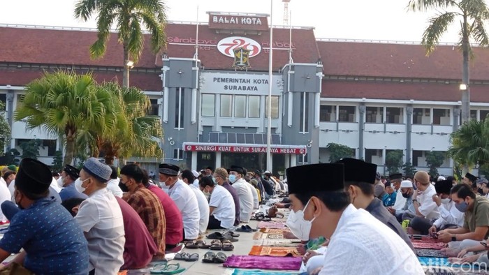 salat id di taman surya