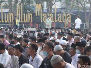 Warga Antusias Salat Idul Adha di Alun-alun Majalaya