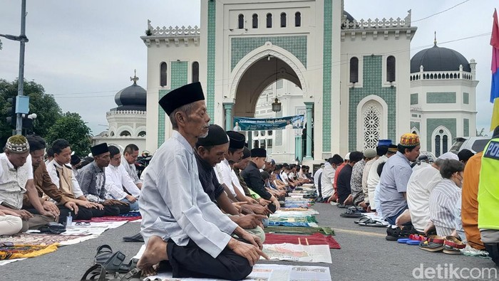 Salat Idul Adha di Masjid Raya Al-Mashun Medan