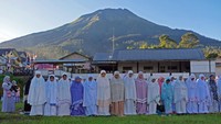 Gunung Sumbing terletak di tiga wilayah kabupaten, yaitu Kabupaten Magelang; Kabupaten Temanggung; dan Kabupaten Wonosobo. (ANTARA FOTO/ANIS EFIZUDIN)