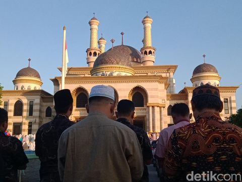 Suasana salat Idul Adha di Masjid Al Aqsha, Klaten, Minggu (10/7/2022).