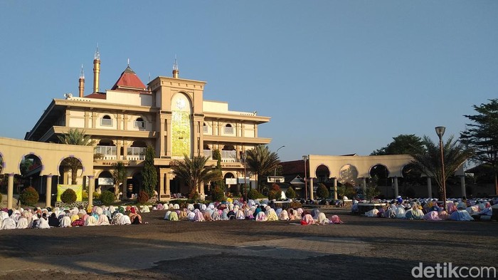 Suasana salat Idul Adha di Masjid Al Mabrur Kabupaten Semarang, Minggu (10/7/2022).
