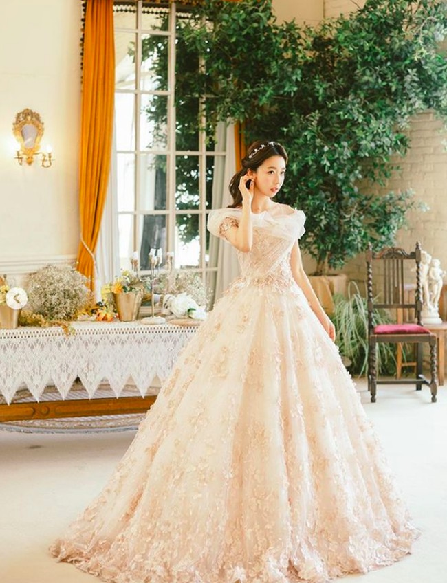 Foto cantiknya ini dibagikan Sunny Dahye pada akhir Juni lalu. Dia pun mengungkapkan bahwa menggelar pernikahan di Bali. Foto: dok. Instagram/@sunnydahye