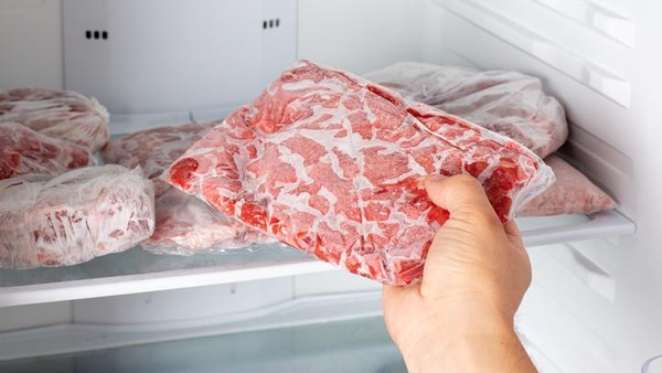 6 Cara Menyimpan Daging Kurban di Kulkas yang Benar Agar Tahan Lama