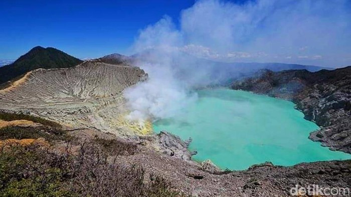 Suhu dingin melanda Taman Wisata Alam (TWA) Kawah Ijen. Suhu terendah di kawasan wisata yang berada di perbatasan Kabupaten Banyuwangi dan Bondowoso itu mencapai 3 derajat celsius.