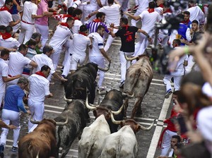 Kisah Lari Bersama Banteng di Spanyol yang Mematikan juga Agung