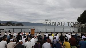 Potret Wagub Ijeck Salat Idul Adha di Pinggiran Danau Toba