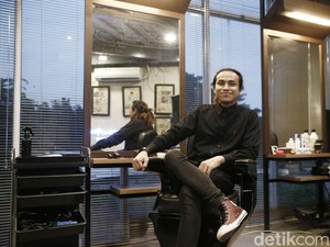 Yanus Putrada: Memotong Rambut, Menyambung Hidup