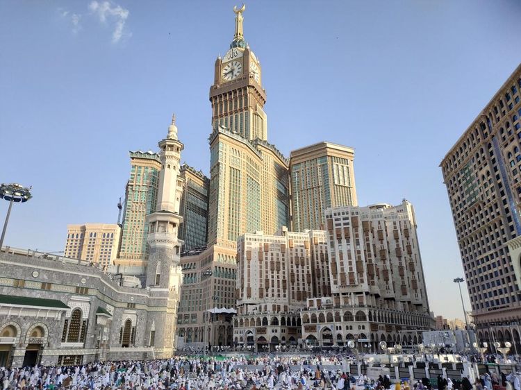 Foto Megahnya Zamzam Tower Abraj Al Bait, Konon Menara Jam Tertinggi Sejagat
