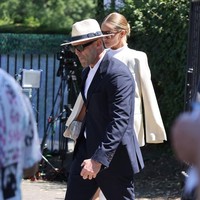 Bersama selama 12 tahun, Jason Statham dan Rosie Huntington-Whiteley tak mengubah status mereka dari tunangan menjadi menikah. Keduanya tetap hidup bersama tanpa menikah meskipun telah dikaruniai dua orang anak. Foto: Getty Images