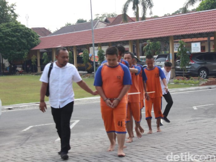 5 tersangka yang halangi polisi saat upaya jemput paksa Mas Bechi