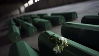 Pembantaian warga muslim bosnia di Srebrenica terjadi tahun Juli 1995.
