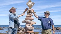 Kompetisi menyusun batu atau rock balancing ini sudah memasuki gelaran ke enam lho.  