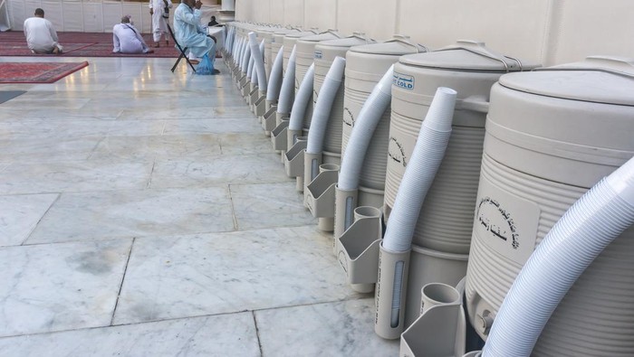 Air Zamzam di Masjid Nabawi