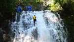 Aksi Menantang Tim SAR China Saat Berlatih Evakuasi di Air Terjun