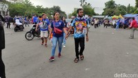 Aremania datang ke Stadion Kanjuruhan/Foto: M Bagus Ibrahim/detikJatim