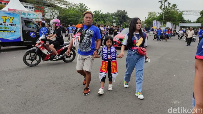 Arema FC Vs PSIS Arema FC melawan PSIS Semarang di leg kedua semifinal Piala Presiden 2022, Senin (11/7/2022). Arema tampil di tengah riuh dukungan Aremania.