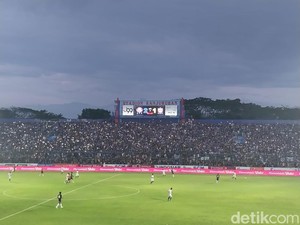 Arema FC Vs PSIS 2-1, Singo Edan Lolos ke Final