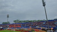 Aremania di tribun Stadion Kanjuruhan/Foto: M Bagus Ibrahim/detikJatim