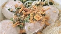 Bakso gepeng enak juga bisa ditemukan di Cibubur. Adalah bakso gepeng Baleno 08 yang diproduksi secara langsung setiap harinya sehingga bakso masih segar. Pilihan baksonya beragam, termasuk bakso gepeng, bakso urat, bakso bogem dengan isian, dan bakso spesial. Harganya mulai dari Rp. 23 ribuan. Foto : @baksogepengbaleno08