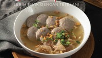 Bakso Pontianak asli juga bisa ditemukan di daerah Jakarta. Namanya Bakso Acin, yang sudah punya banyak cabang tersebar di Pangeran Jayakarta hingga Gading Serpong. Menunya bakso gepeng halus, bakso sapi campur, hingga bakso ikan. Agar kuah semakin segar, bisa juga ditambah jeruk son kit dan sambal Pontianak. Satu porsinya, bakso ini dihargai Rp 45 hingga Rp 60 ribu. Foto : @baksoacin