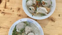 Jika kamu suka kuah bakso bening, Bakso Gepeng Mas Didi bisa jadi pilihan tepat. Kuah bakso gepeng dibuat lebih bening dan ringan sesuai dengan ciri khas bakso di kampung kelahirannya, Pemalang. Bakso Gepeng Mas Didi ada di Gading Serpong. Harga menunya sekitar Rp 17 ribu. Foto: @basogepeng_masdidi_gs