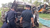 Pikap yang hangus terbakar ini dibawa di Pos Lantas Polres Subang. Mobil ini mengangkut suporter timnas Indonesia.