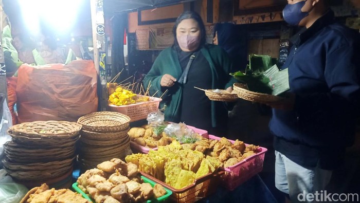 Berburu Kuliner Murah di Kreneng Food Center Bali Kreneng Food Center menjadi tempat warga Denpasar berburu kuliner di malam hari. Di sini, makanan dibandrol mulai dari Rp 3 ribu.