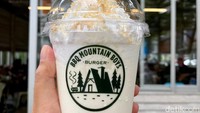 Puas makan burger, tutup santapan dengan Milkshake Vanilla Coconut (Rp 35.000). Rasa susunya kuat dan teksturnya kental, tapi uniknya tak terasa penuh di mulut dan rasanya tak terlalu manis!