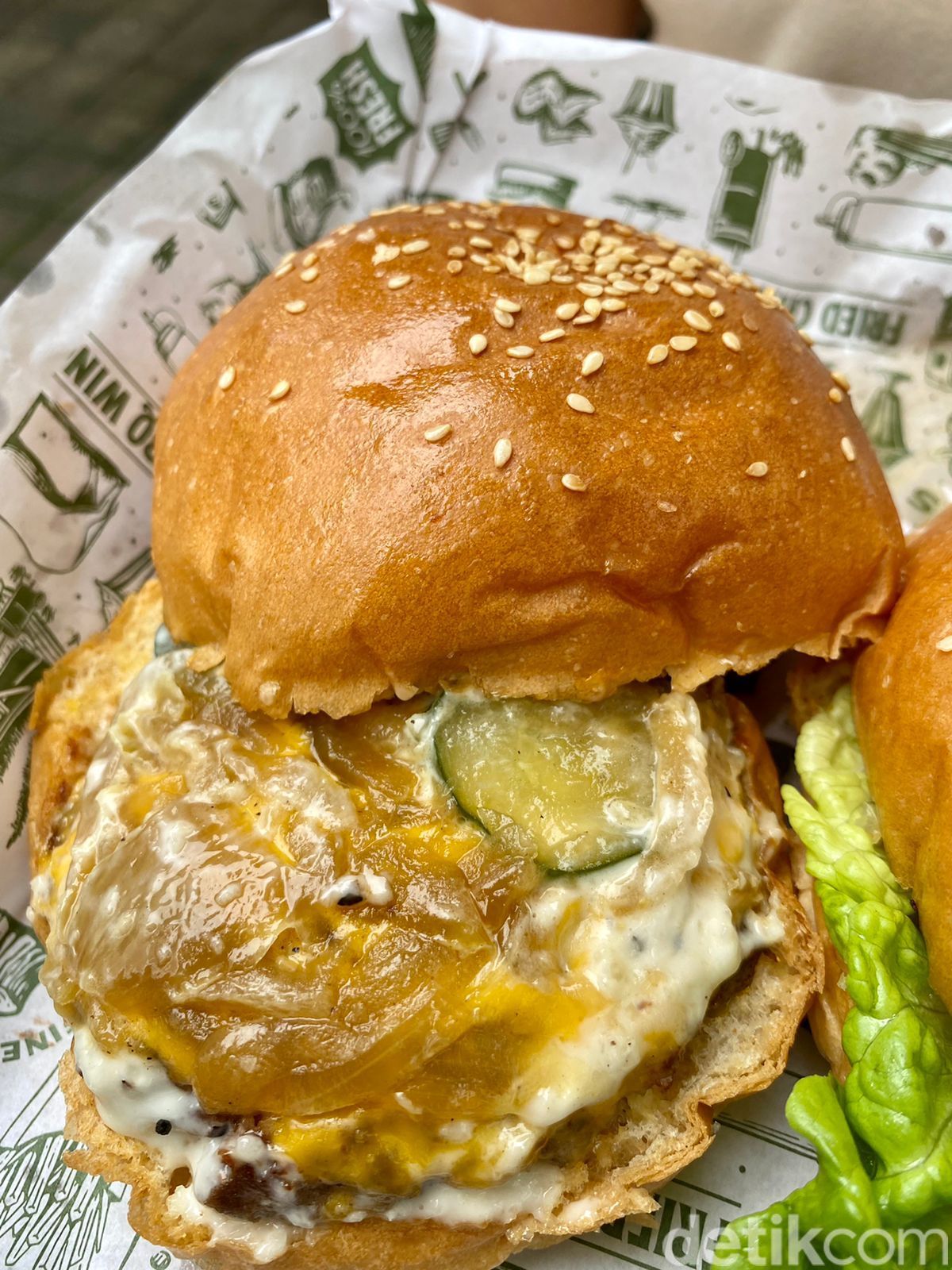 BMBB: Gurih Juicy! Burger Cabin Style ala Duo 'BBQ Mountain Boys'
