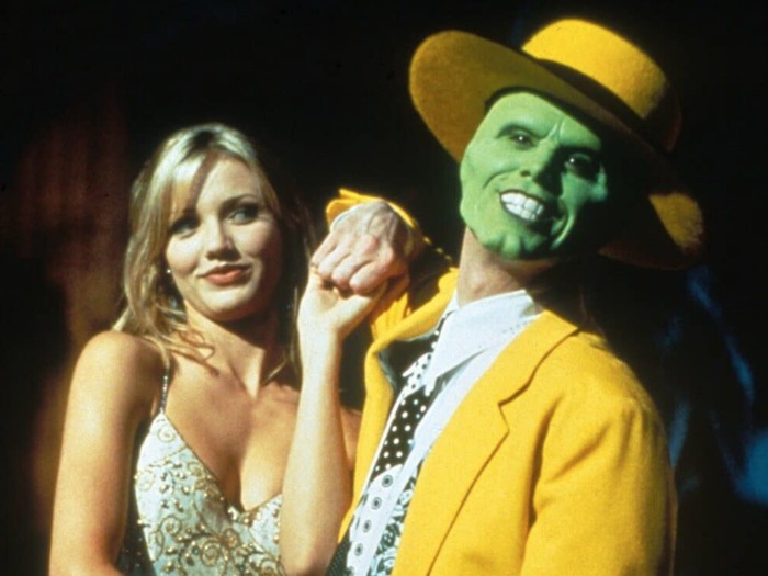 Cameron Diaz saat tampil bersama Jim Carrey di The Mask (1994).