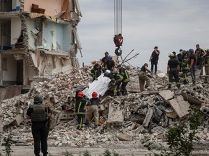 Korban Tewas Serangan Rusia ke Apartemen Ukraina Bertambah Jadi 30