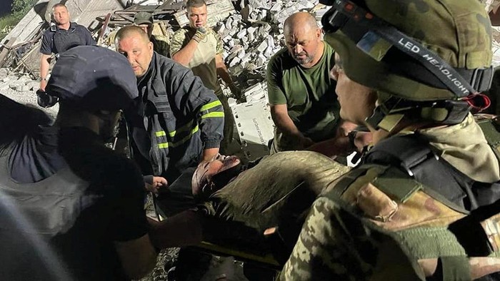 Rescue workers evacuate a person from a building damaged by missile strike, amid Russia's invasion of Ukraine, at a location given as Chasiv Yar, Ukraine, in this handout image released July 10, 2022. Donetsk region governor Pavlo Kyrylenko/Handout via REUTERS ATTENTION EDITORS    THIS IMAGE HAS BEEN SUPPLIED BY A THIRD PARTY. NO RESALES. NO ARCHIVES. MANDATORY CREDIT.