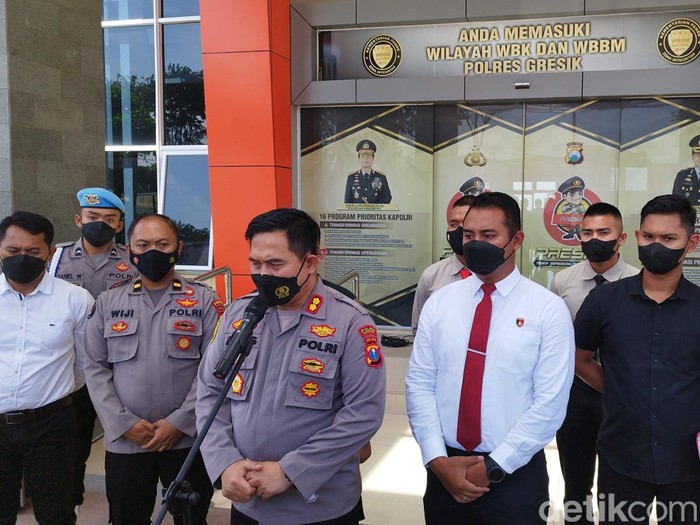 Foto Kapolres Gresik bersama Kasat Reskrim Polres Gresik