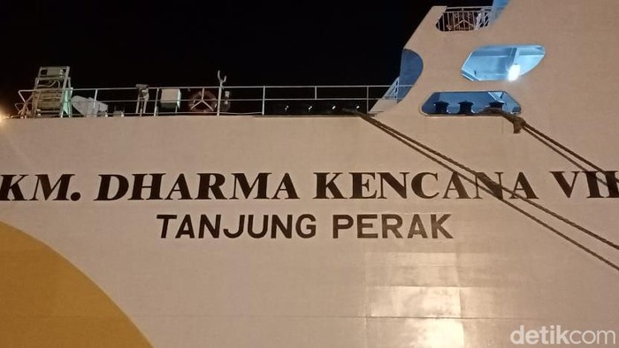 Foto KM Dharma Kencana VII Tanjung Perak lokasi rekonstruksi kasus bocah tewas dianiaya di kapal (detikSulsel/Muh ishak Agus).