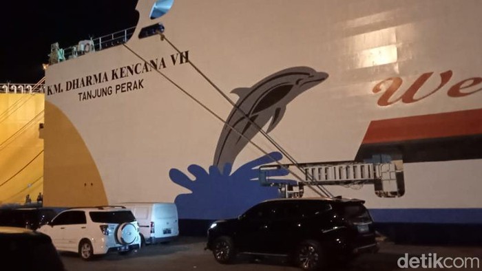 Foto KM Dharma Kencana VII Tanjung Perak lokasi rekonstruksi kasus bocah tewas dianiaya di kapal (detikSulsel/Muh ishak Agus).