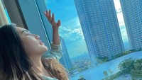 Tidak lama lagi, Via Vallen akan dipinang oleh kekasihnya yang bernama Chevra Yolandi. Pasangan ini bahkan akan menggelar rangkaian acaranya selama lima hari berturut-turut. Foto: Instagram/viavallen