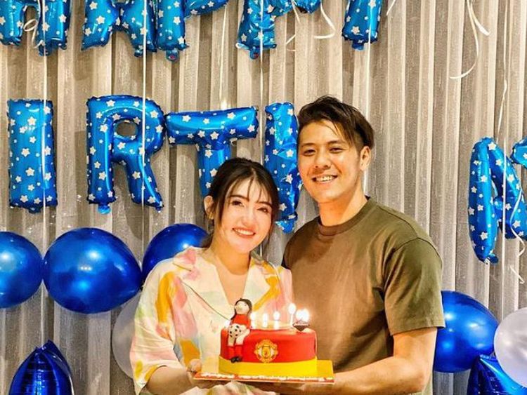 Romantis! Momen Kulineran Via Vallen Bersama Chevra Yolandi