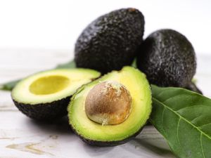 5 Buah yang Ampuh Turunkan Kadar Kolesterol Tinggi